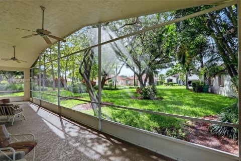 House in Tamarac, Florida 3 bedrooms № 1839100 - photo 11