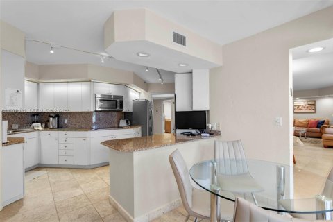Copropriété à vendre à Aventura, Floride: 4 chambres, 282.79 m2 № 2045988 - photo 19