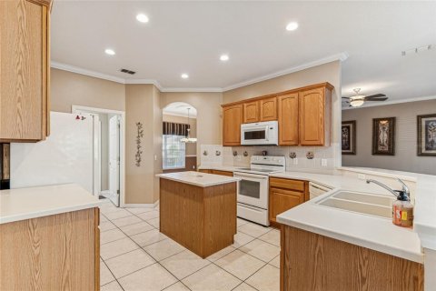House in Kissimmee, Florida 2 bedrooms, 189.33 sq.m. № 2099310 - photo 12