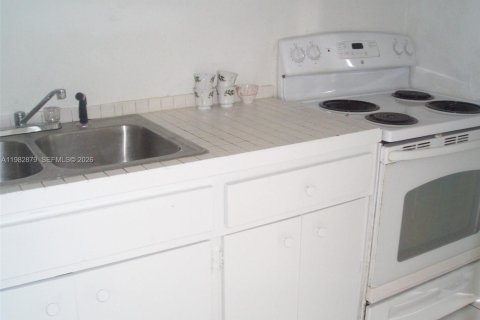 Condominio en alquiler en Cutler Bay, Florida, 2 dormitorios, 71.07 m2 № 2066091 - foto 3