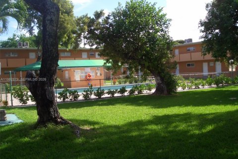 Condominio en Cutler Bay, Florida, 2 dormitorios  № 2066091
