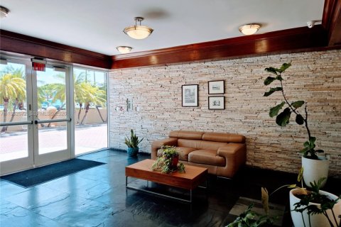 Copropriété à vendre à North Bay Village, Floride: 2 chambres, 91.42 m2 № 2023816 - photo 2