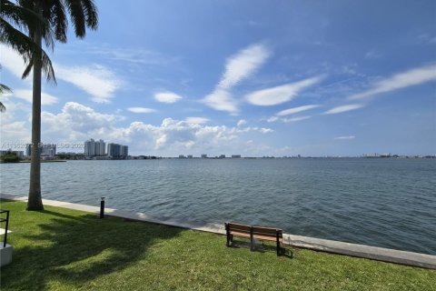 Copropriété à vendre à North Bay Village, Floride: 2 chambres, 91.42 m2 № 2023816 - photo 25