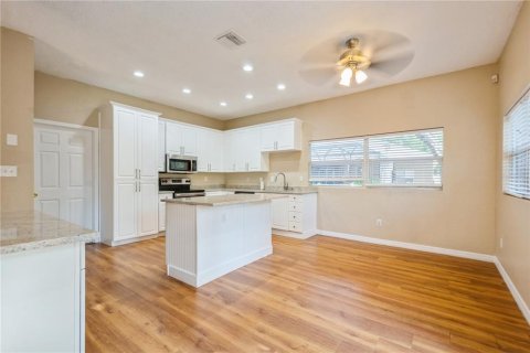 House in Tarpon Springs, Florida 3 bedrooms, 202.06 sq.m. № 1838988 - photo 13