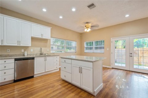 House in Tarpon Springs, Florida 3 bedrooms, 202.06 sq.m. № 1838988 - photo 11