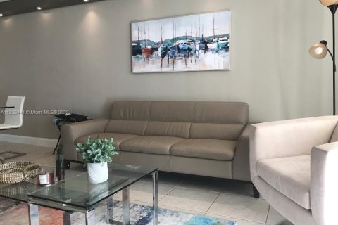 Купить кондоминиум в Майами-Бич, Флорида 1 спальня, 84.54м2, № 2022362 - фото 11