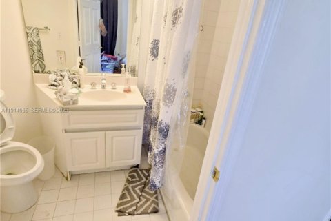 Condominio en alquiler en Miami Beach, Florida, 3 dormitorios, 157 m2 № 2076860 - foto 23