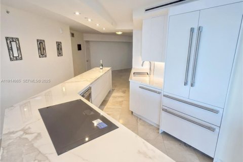Condominio en alquiler en Miami Beach, Florida, 3 dormitorios, 157 m2 № 2076860 - foto 10