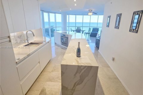 Condominio en alquiler en Miami Beach, Florida, 3 dormitorios, 157 m2 № 2076860 - foto 4