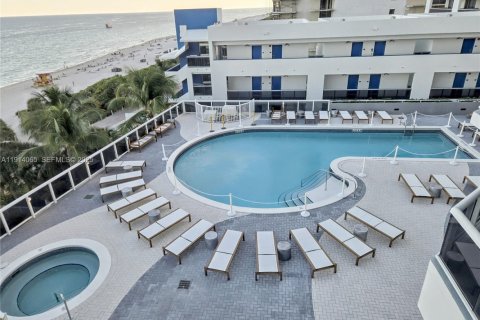 Condominio en alquiler en Miami Beach, Florida, 3 dormitorios, 157 m2 № 2076860 - foto 24
