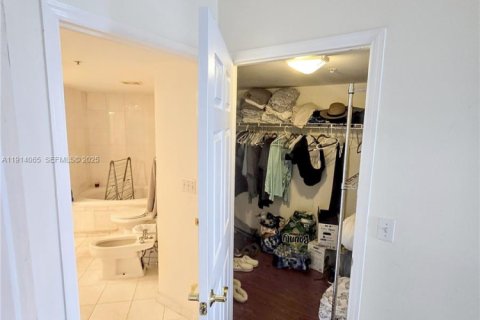 Condominio en alquiler en Miami Beach, Florida, 3 dormitorios, 157 m2 № 2076860 - foto 16