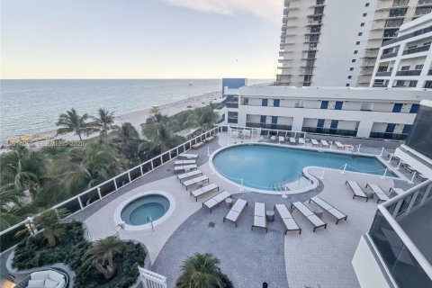 Condominio en alquiler en Miami Beach, Florida, 3 dormitorios, 157 m2 № 2076860 - foto 25