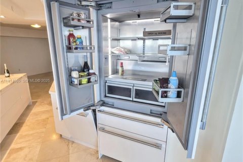 Condominio en alquiler en Miami Beach, Florida, 3 dormitorios, 157 m2 № 2076860 - foto 12