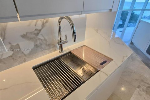 Condominio en alquiler en Miami Beach, Florida, 3 dormitorios, 157 m2 № 2076860 - foto 13