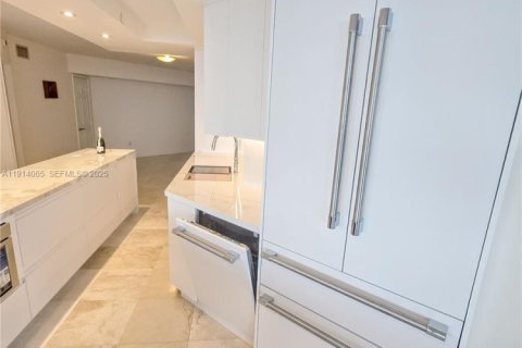 Condominio en alquiler en Miami Beach, Florida, 3 dormitorios, 157 m2 № 2076860 - foto 11