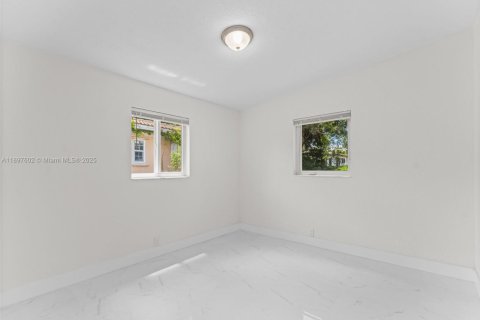 House in Miami, Florida 3 bedrooms, 112.23 sq.m. № 2014490 - photo 24