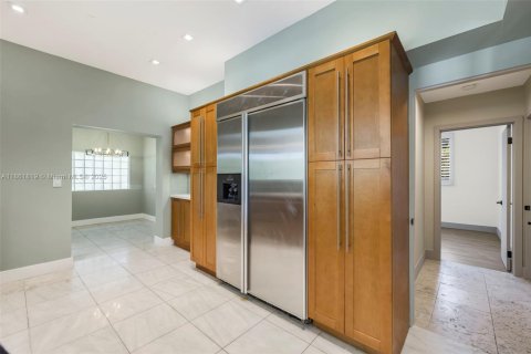 House in Miami Beach, Florida 5 bedrooms, 351.45 sq.m. № 1890607 - photo 30
