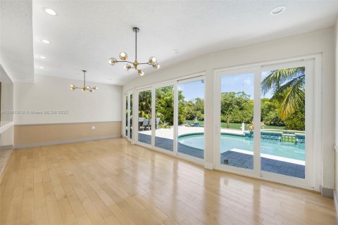 House in Miami Beach, Florida 5 bedrooms, 351.45 sq.m. № 1890607 - photo 24