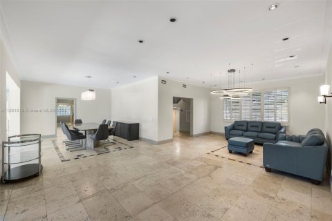 House in Miami Beach, Florida 5 bedrooms, 351.45 sq.m. № 1890607 - photo 20