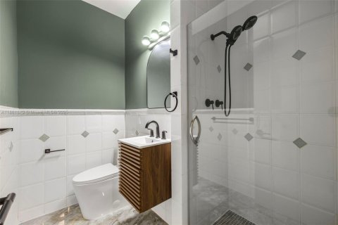 House in Miami Beach, Florida 5 bedrooms, 351.45 sq.m. № 1890607 - photo 4