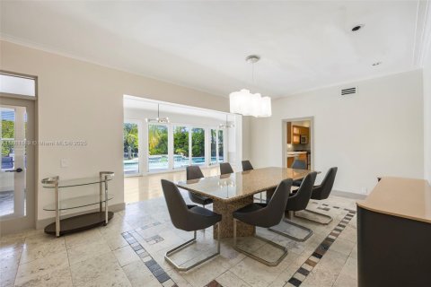 House in Miami Beach, Florida 5 bedrooms, 351.45 sq.m. № 1890607 - photo 22
