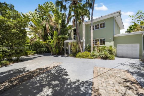 House in Miami Beach, Florida 5 bedrooms, 351.45 sq.m. № 1890607 - photo 11