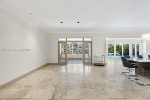House in Miami Beach, Florida 5 bedrooms, 351.45 sq.m. № 1890607 - photo 17