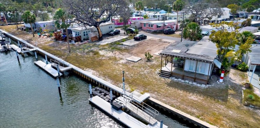 Terreno en Tarpon Springs, Florida № 1540850