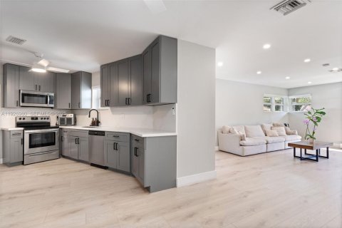 House in Miami Shores, Florida 3 bedrooms, 151.34 sq.m. № 1985942 - photo 8