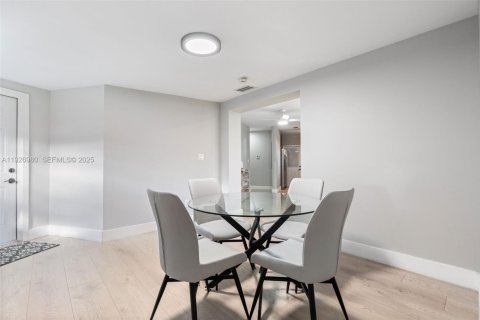 House in Miami Shores, Florida 3 bedrooms, 151.34 sq.m. № 1985942 - photo 12