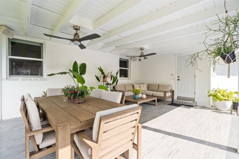 House in Miami Shores, Florida 3 bedrooms, 151.34 sq.m. № 1985942 - photo 26