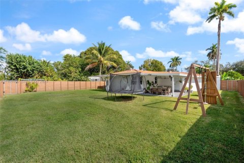 House in Miami Shores, Florida 3 bedrooms, 151.34 sq.m. № 1985942 - photo 29