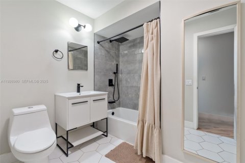 House in Miami Shores, Florida 3 bedrooms, 151.34 sq.m. № 1985942 - photo 20