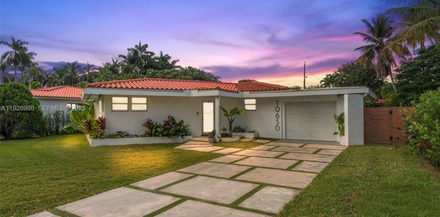 House in Miami Shores, Florida 3 bedrooms, 151.34 sq.m. № 1985942