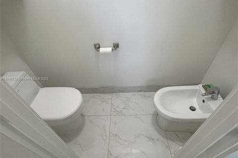 Townhouse in Doral, Florida 4 bedrooms, 176.05 sq.m. № 1859214 - photo 30