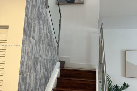 Townhouse in Doral, Florida 4 bedrooms, 176.05 sq.m. № 1859214 - photo 22