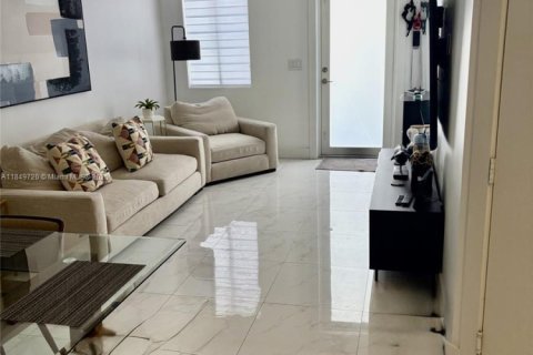 Townhouse in Doral, Florida 4 bedrooms, 176.05 sq.m. № 1859214 - photo 10
