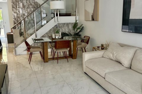Townhouse in Doral, Florida 4 bedrooms, 176.05 sq.m. № 1859214 - photo 11
