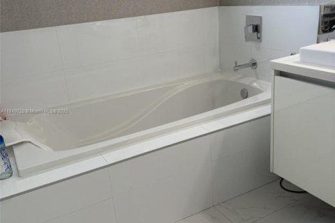 Townhouse in Doral, Florida 4 bedrooms, 176.05 sq.m. № 1859214 - photo 27