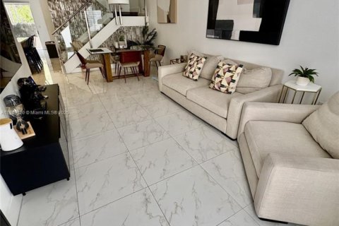 Townhouse in Doral, Florida 4 bedrooms, 176.05 sq.m. № 1859214 - photo 3