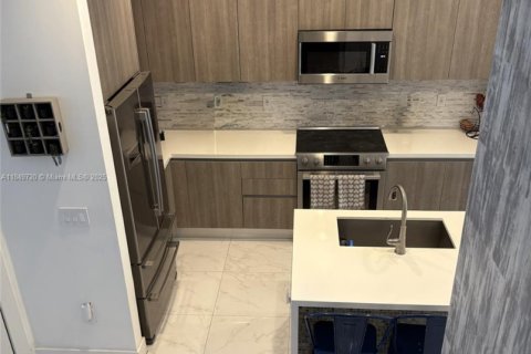 Townhouse in Doral, Florida 4 bedrooms, 176.05 sq.m. № 1859214 - photo 4