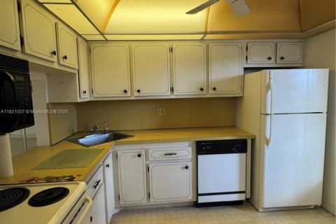 Condo in Tamarac, Florida, 2 bedrooms  № 1781968 - photo 9