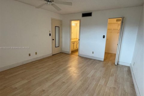 Condo in Tamarac, Florida, 2 bedrooms  № 1781968 - photo 20