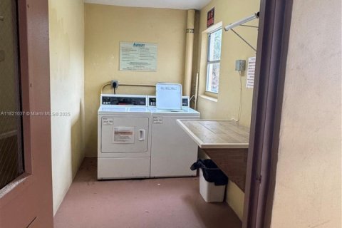 Condo in Tamarac, Florida, 2 bedrooms  № 1781968 - photo 29