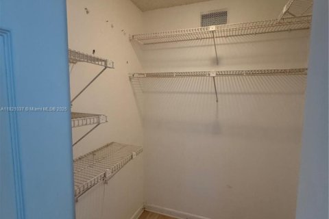 Condo in Tamarac, Florida, 2 bedrooms  № 1781968 - photo 14