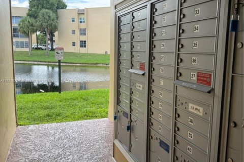 Condo in Tamarac, Florida, 2 bedrooms  № 1781968 - photo 6