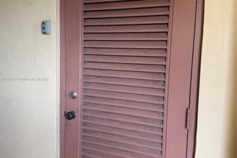 Condo in Tamarac, Florida, 2 bedrooms  № 1781968 - photo 30