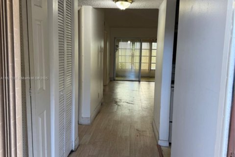 Condo in Tamarac, Florida, 2 bedrooms  № 1781968 - photo 7