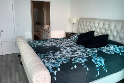 Condo in Miami, Florida, 1 bedroom № 2255466 - photo 12