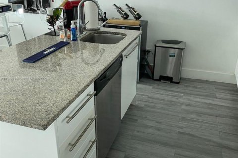 Condo in Miami, Florida, 1 bedroom № 2255466 - photo 21